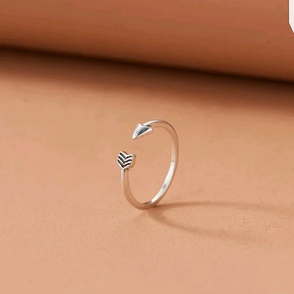 ✨3 for $28✨🆕🏹ARROW DESIGN TOE RING/CUFF🏹 - Picture 2 of 3